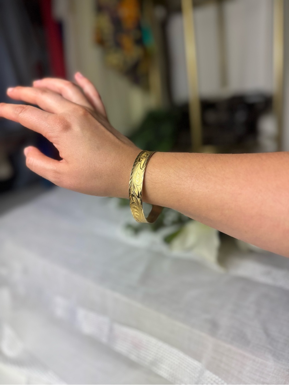 Vintage Mexico gold plate floral etched Engraved Bangle Bracelet - Women Jewelry - Picture 4 of 11